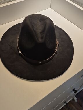 Wide-Brim Black Felt Women's Hat with Brown Band